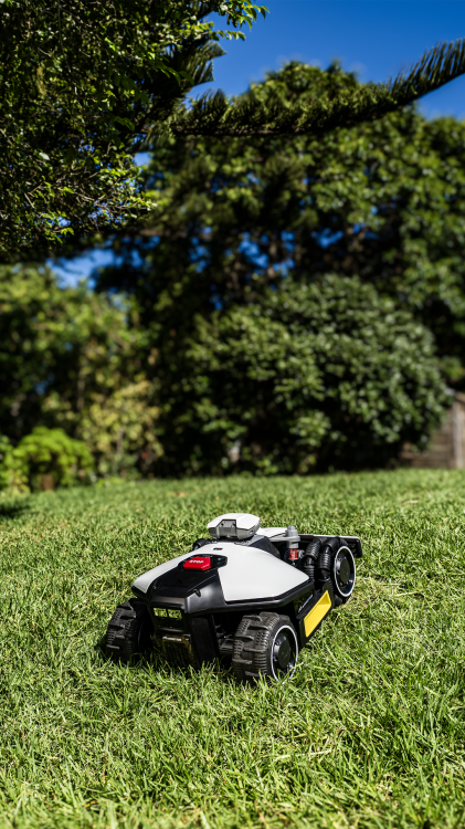 LUBA-mini-Unmatched-off-road-Capability-for-Lawns-within-1500㎡Wap.png