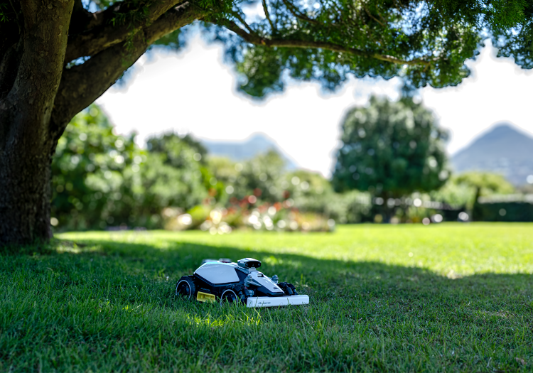 LUBA mini Mow anywhere, no signal worries.png