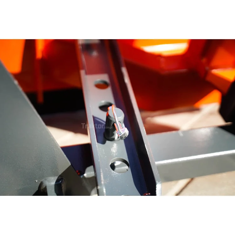 pług-do-śniegu-prosty-asm200-cm-z-ramką-tuz-4farmer (2).webp