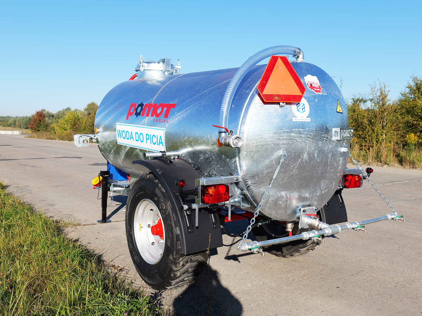 Tylna belka z 4 zaworami czerpalnymi przyczepy POMOT T507/2.5