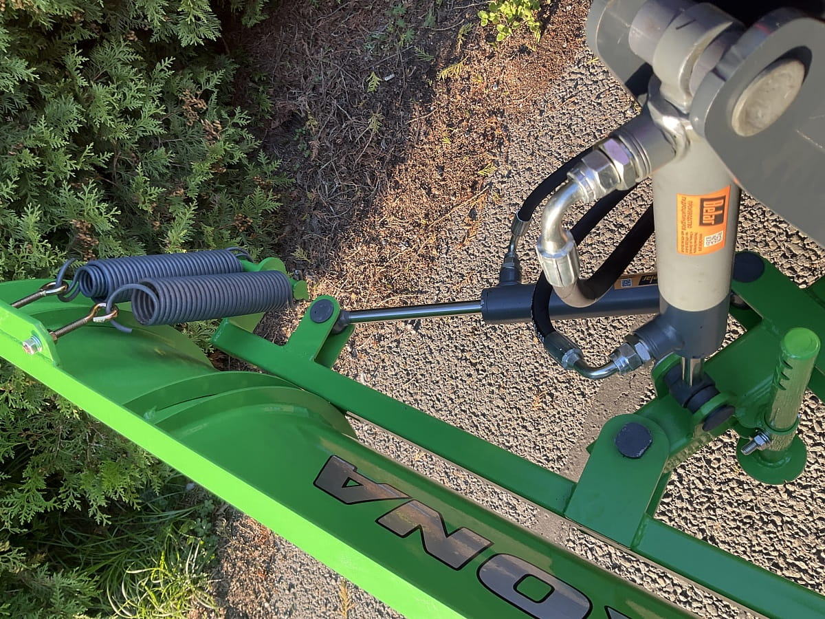 Mocowanie pługa do śniegu na zaczepie TUZ (Trzypunktowy Układ Zawieszenia)