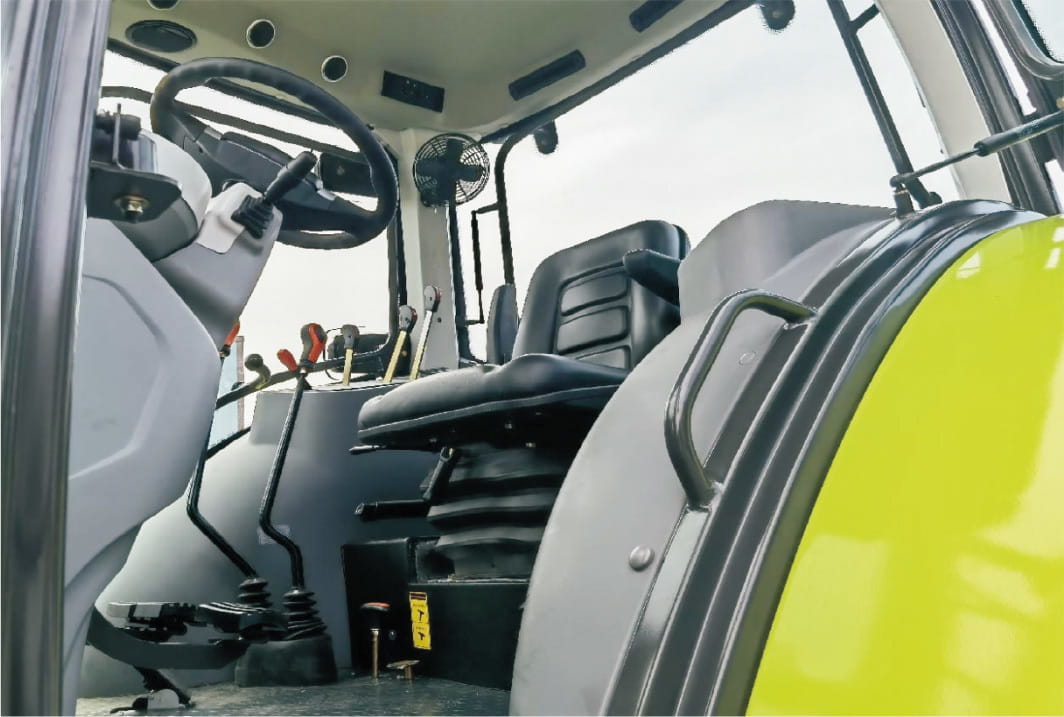Wnętrze kabiny Zoomlion RN 904